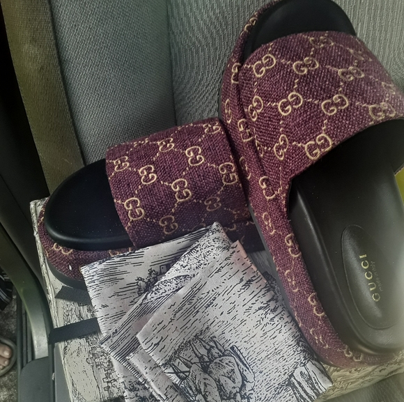 Gucci - Picture 2 of 3